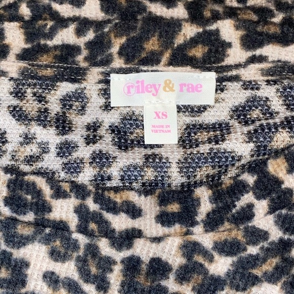 Riley & Rae long sleeve brushed waffle cheetah XS - Picture 7 of 9